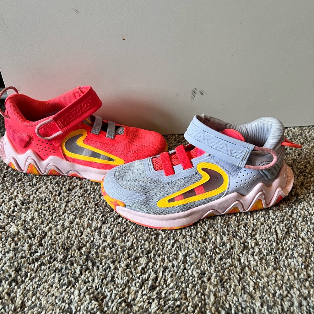 Girls Nike shoes size 12